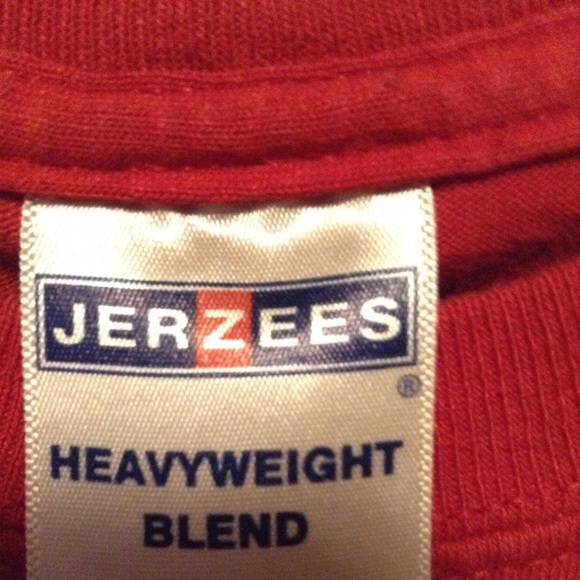 A bundle of 3 boys medium sized T-shirts - Picture 3 of 5